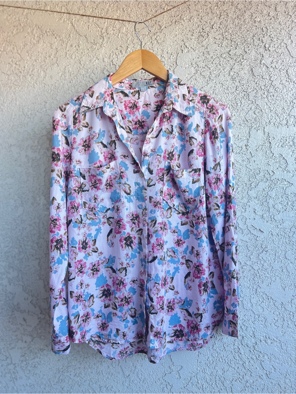 Kut from the Kloth Pink Floral Button-Down Shirt with Blue Accents